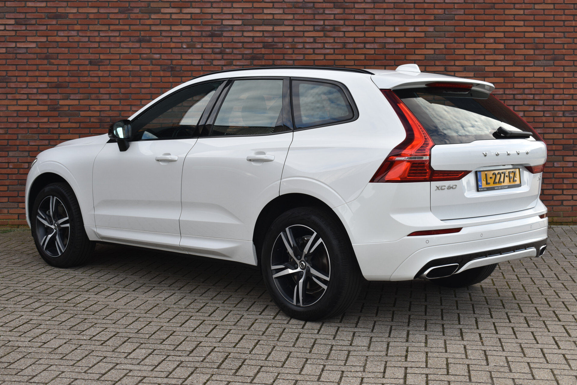 Volvo XC60 B5 252PK R-Design - Afbeelding 5