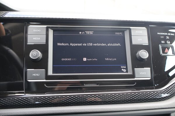 Apple Carplay/Android Auto Apple Carplay/Android Auto
