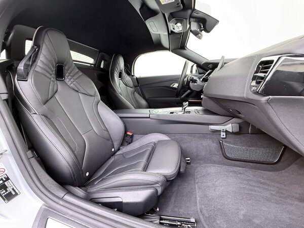 Bekleding Leder Vernasca/alcantara combinatie Schwarz met contrasterend stiksel Blau/Schwarz Bekleding Leder Vernasca/alcantara combinatie Schwarz met contrasterend stiksel Blau/Schwarz