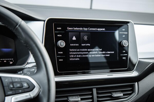 Apple Carplay/Android Auto Apple Carplay/Android Auto