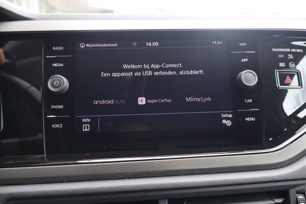 Apple Carplay/Android Auto Apple Carplay/Android Auto