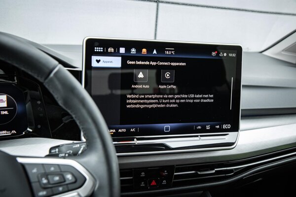 Apple Carplay/Android Auto Apple Carplay/Android Auto