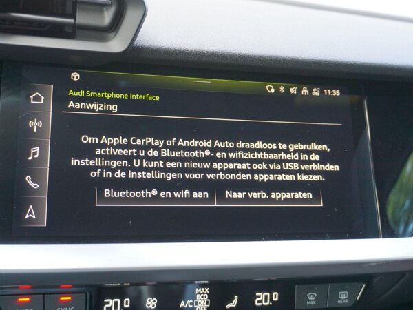 Apple Carplay/Android Auto Apple Carplay/Android Auto