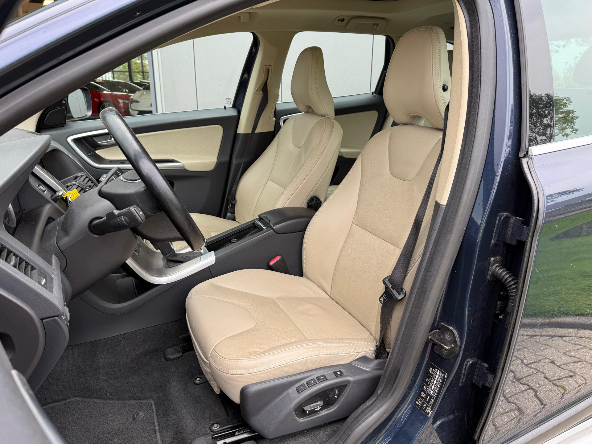Volvo XC60 2.4 D5 215pk Automaat AWD Summum - Afbeelding 2