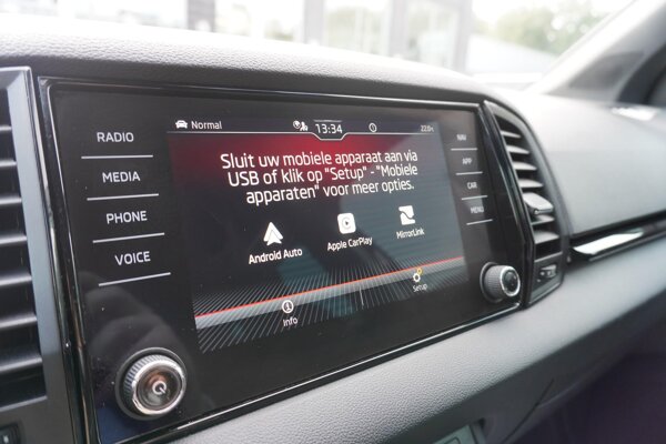 Apple Carplay/Android Auto Apple Carplay/Android Auto