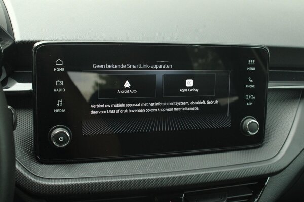 Apple Carplay/Android Auto Apple Carplay/Android Auto