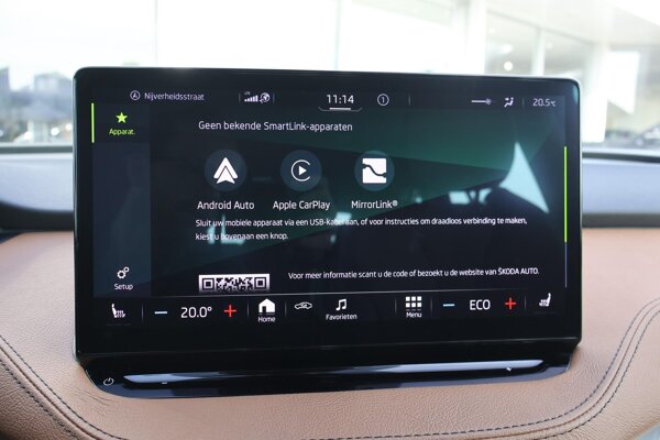 Apple Carplay/Android Auto Apple Carplay/Android Auto
