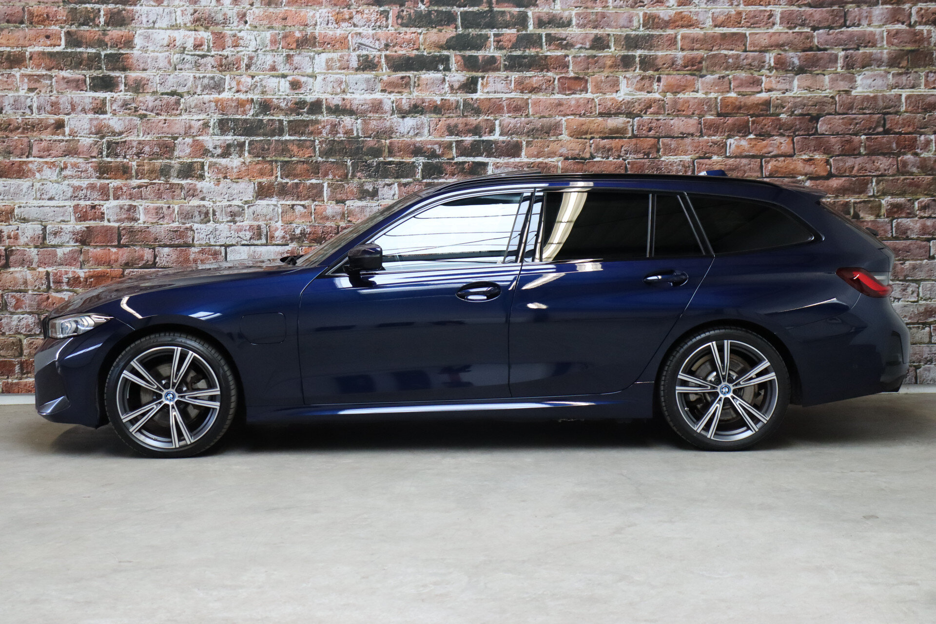 BMW 3 Serie Touring 330e High Executive M Sport Pakket Automaat - Afbeelding 3