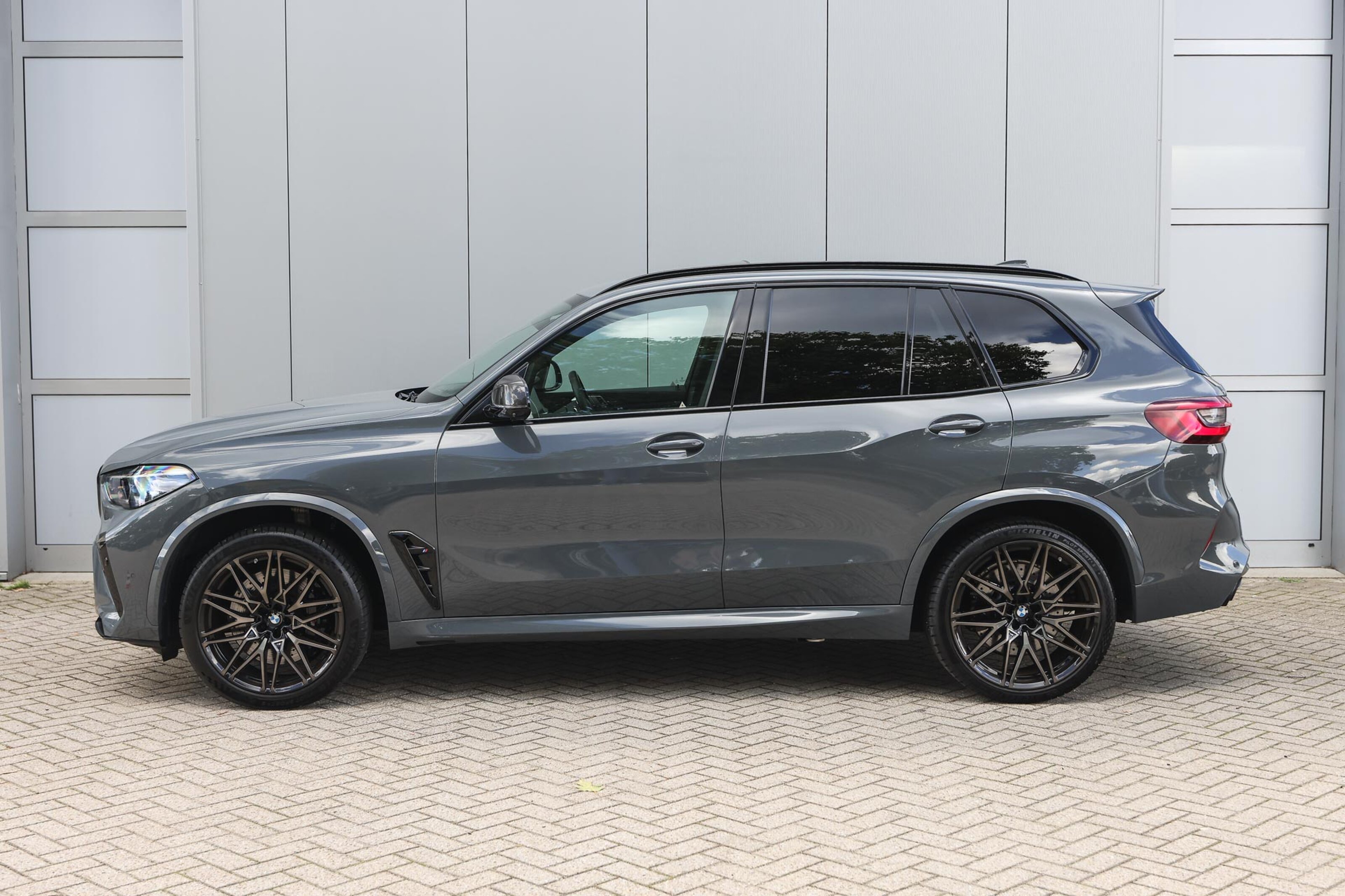BMW X5 8