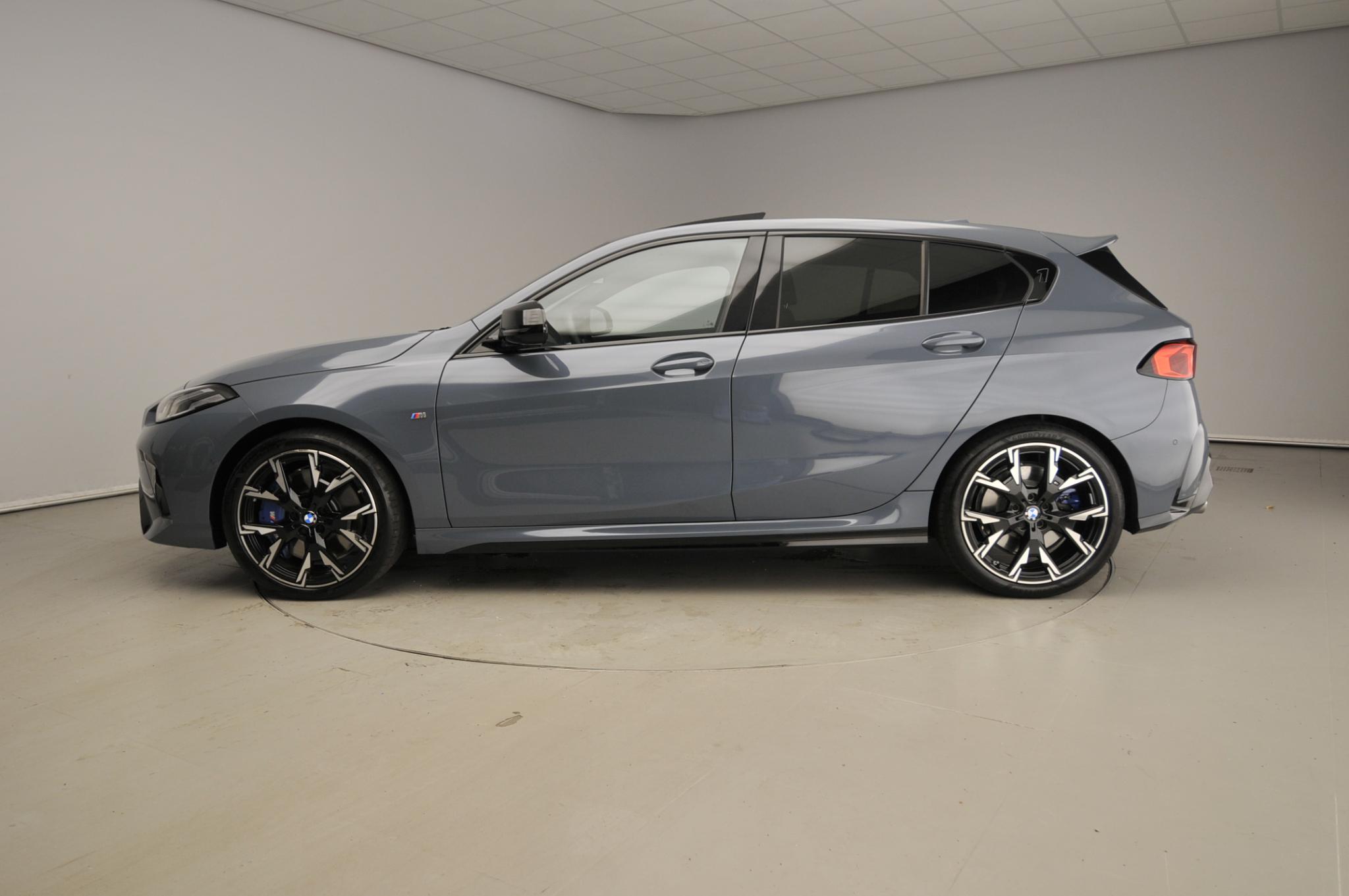 BMW 1 Serie 5-deurs M135 xDrive - Afbeelding 2