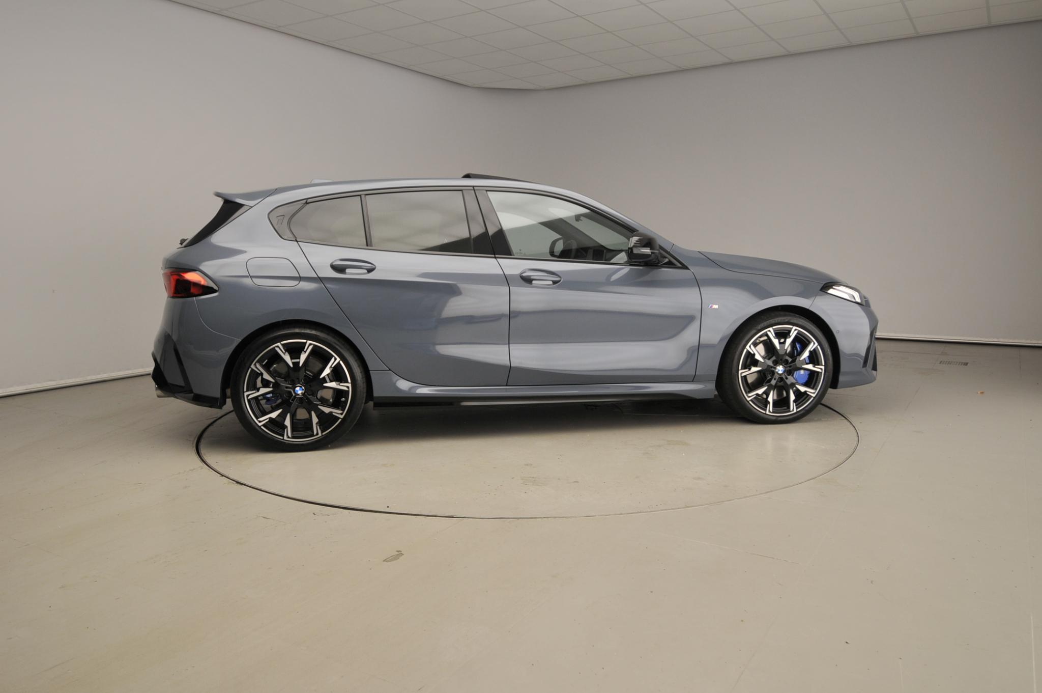 BMW 1 Serie 5-deurs M135 xDrive - Afbeelding 4