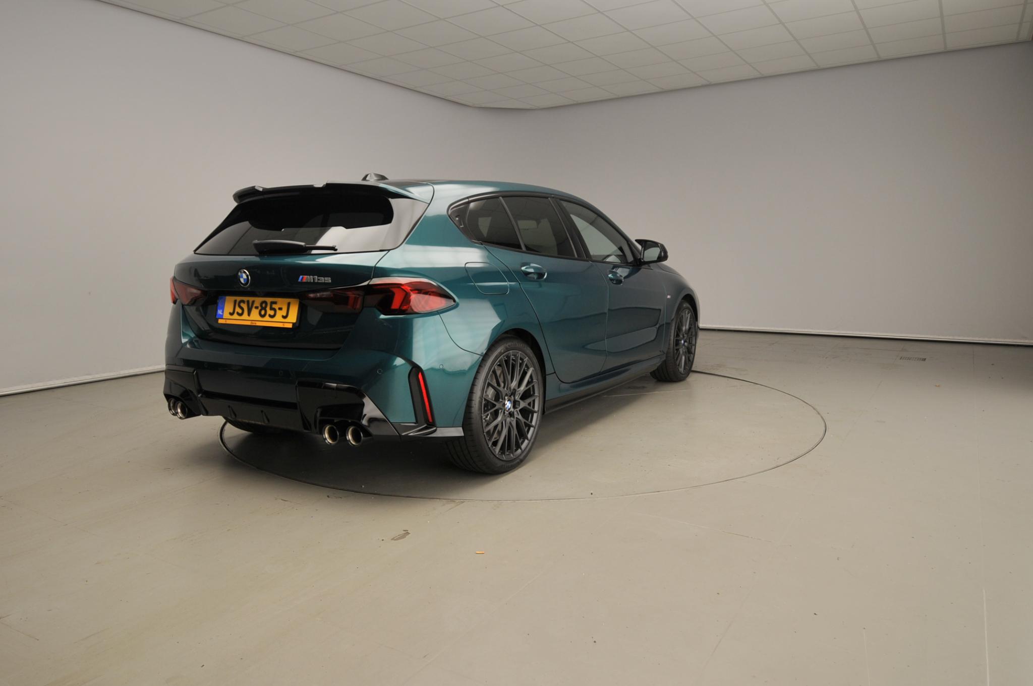 BMW 1 Serie 5-deurs M135 xDrive - Afbeelding 2