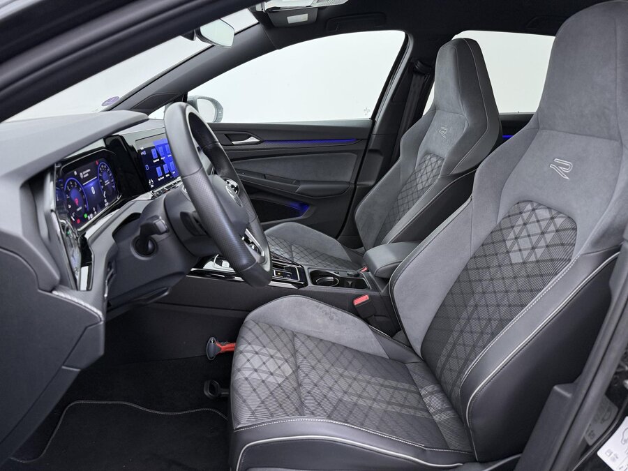 Volkswagen Golf 1.5 eTSI R-Line