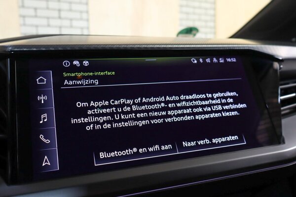 Apple Carplay/Android Auto Apple Carplay/Android Auto