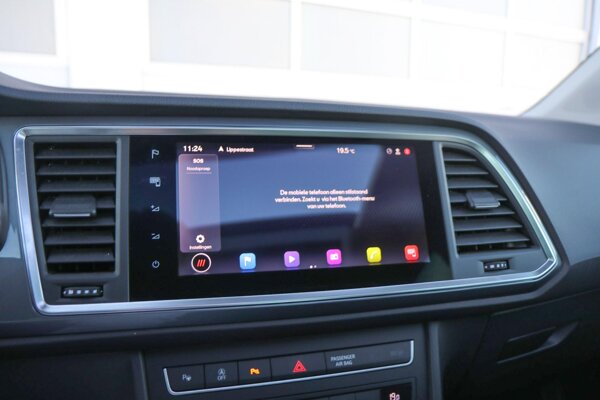 Apple Carplay/Android Auto Apple Carplay/Android Auto
