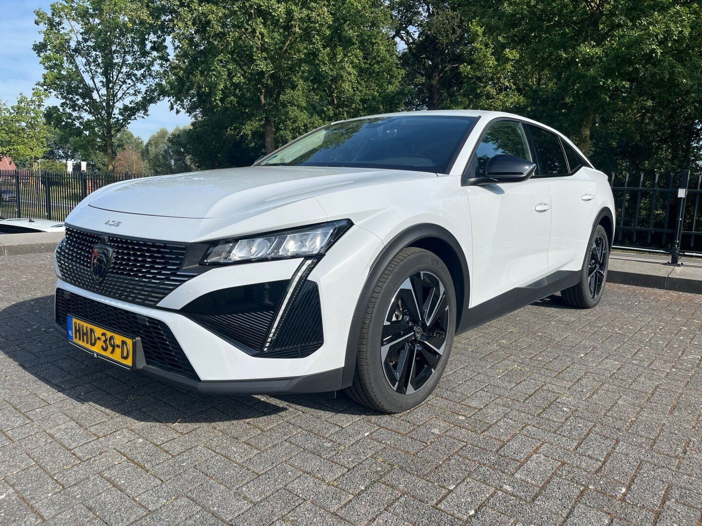 Peugeot 408 1.2 Hybrid 145 e-DCS6 Allure | Navi | Camera | PDC | Leer | Climate Control - Afbeelding 1