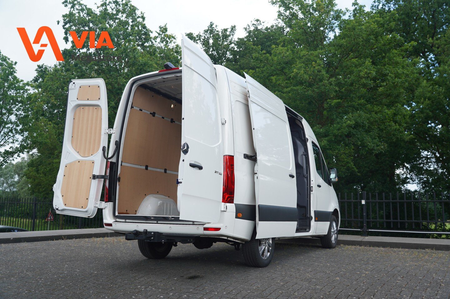 Mercedes-Benz Sprinter 317CDI L2H2 Select | Navi | LED | LM | full color |Camera | 3,5t AHK | Schwingsitz | Hout | SHZ | MBUX - Afbeelding 4