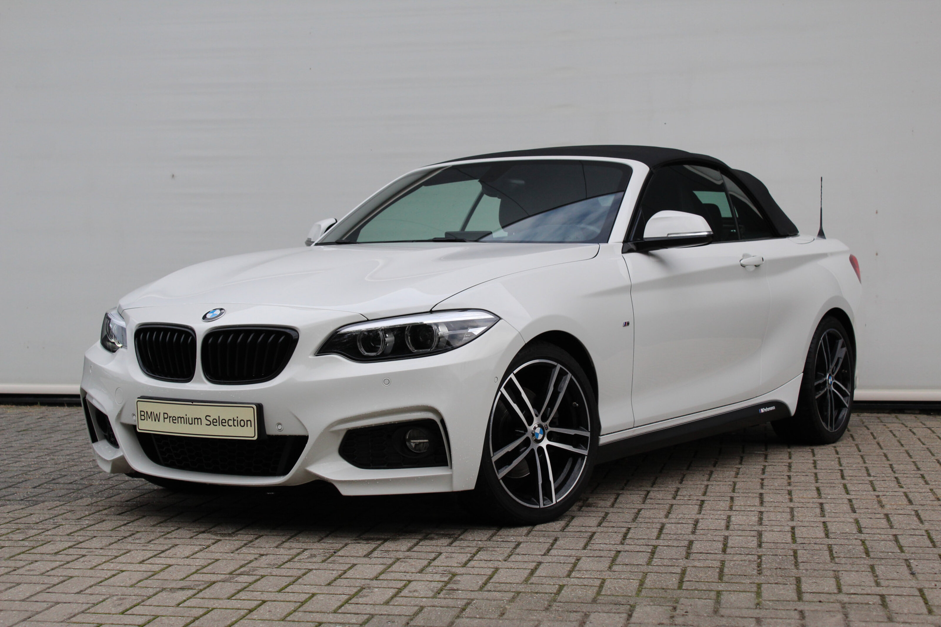 BMW 2 Serie Cabrio 220i High Executive M Sport Automaat