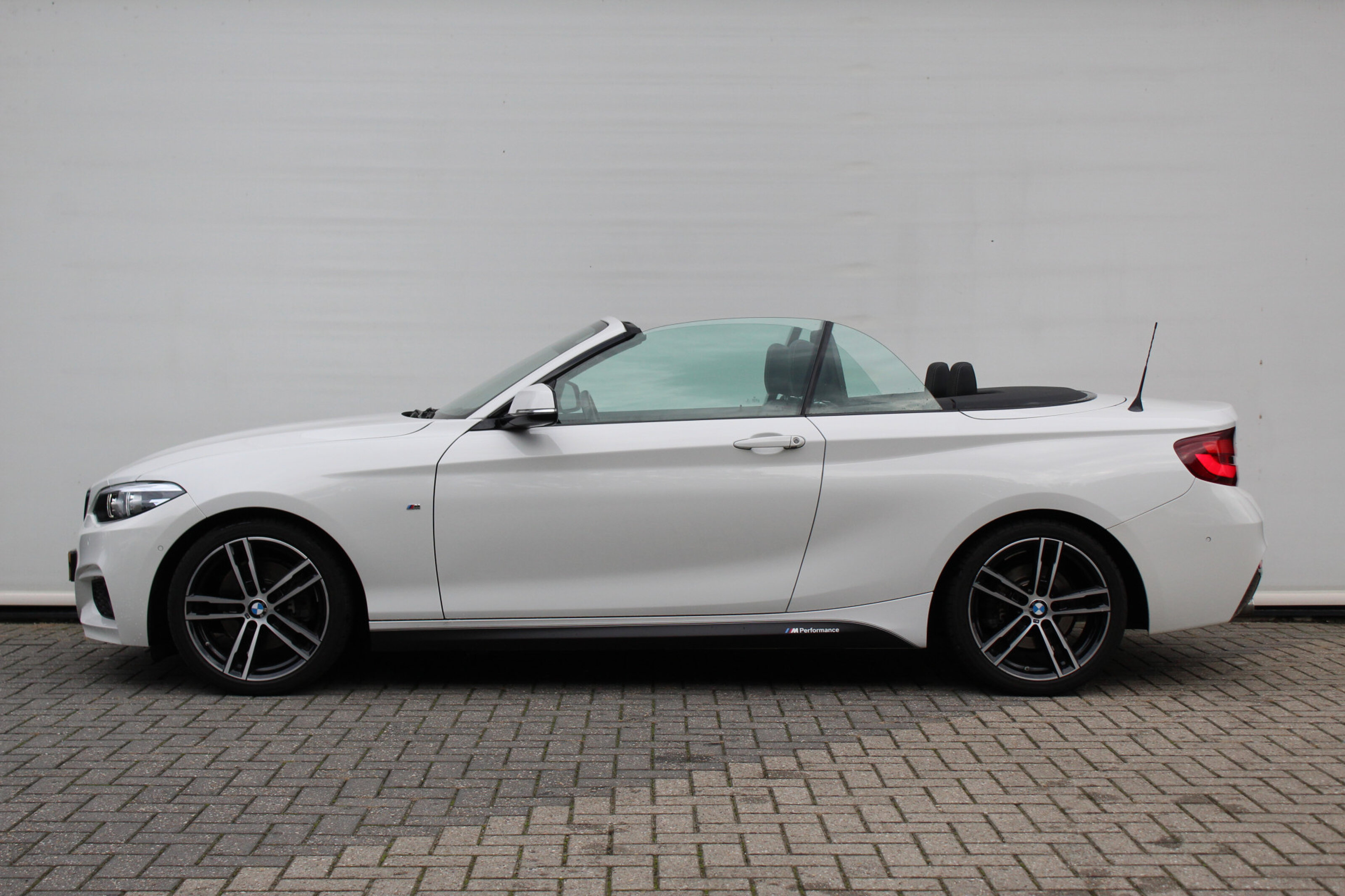 BMW 2 Serie Cabrio 220i High Executive M Sport Automaat