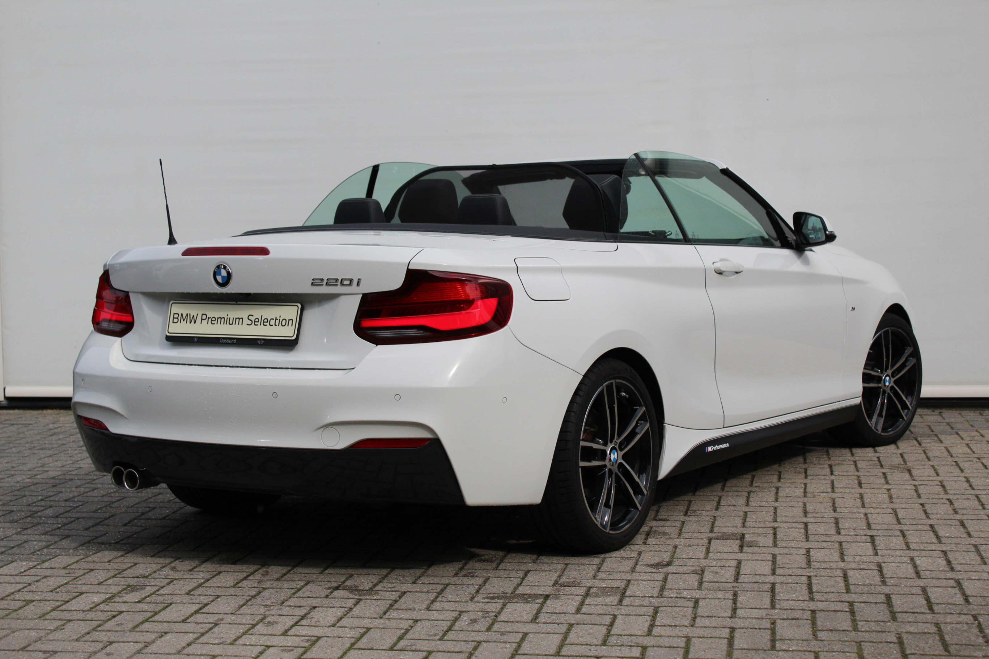 BMW 2 Serie Cabrio 220i High Executive M Sport Automaat