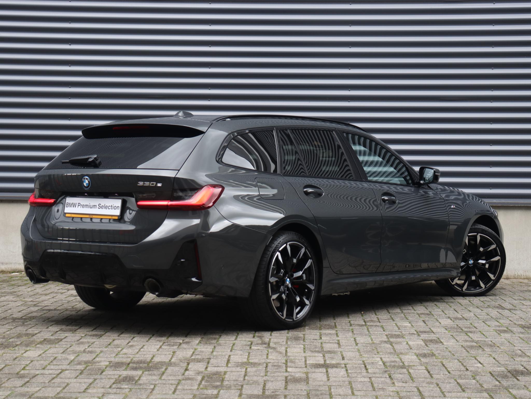 BMW 3-serie Touring 330e - Afbeelding 2