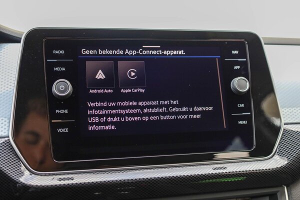 Apple Carplay/Android Auto Apple Carplay/Android Auto