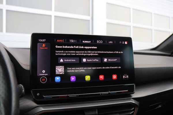Apple Carplay/Android Auto Apple Carplay/Android Auto
