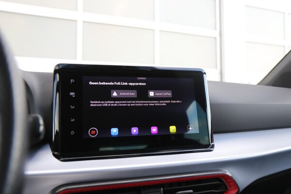 Apple Carplay/Android Auto Apple Carplay/Android Auto