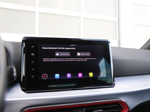 Apple Carplay/Android Auto Apple Carplay/Android Auto