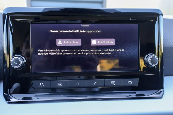 Apple Carplay/Android Auto Apple Carplay/Android Auto