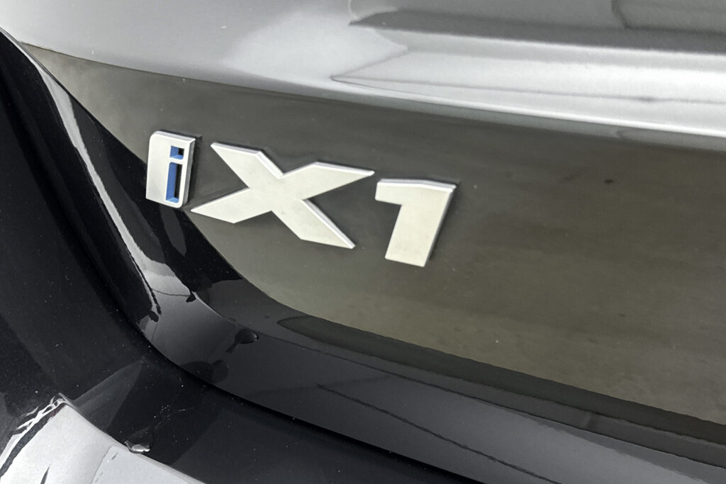 BMW iX1 14