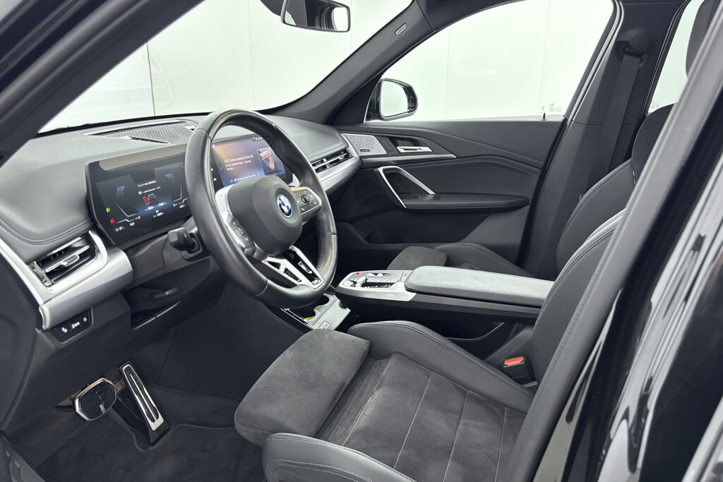 BMW iX1 17