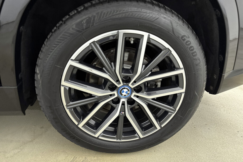 BMW iX1 18