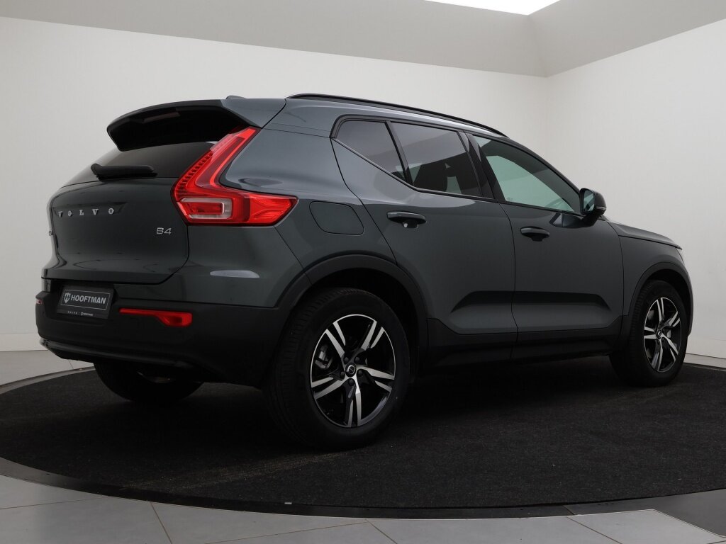 Volvo XC40 B4 AUT(7) PLUS DARK SCHUIFDAK HARMAN KARDON TREKHAAK CAMERA - Afbeelding 3