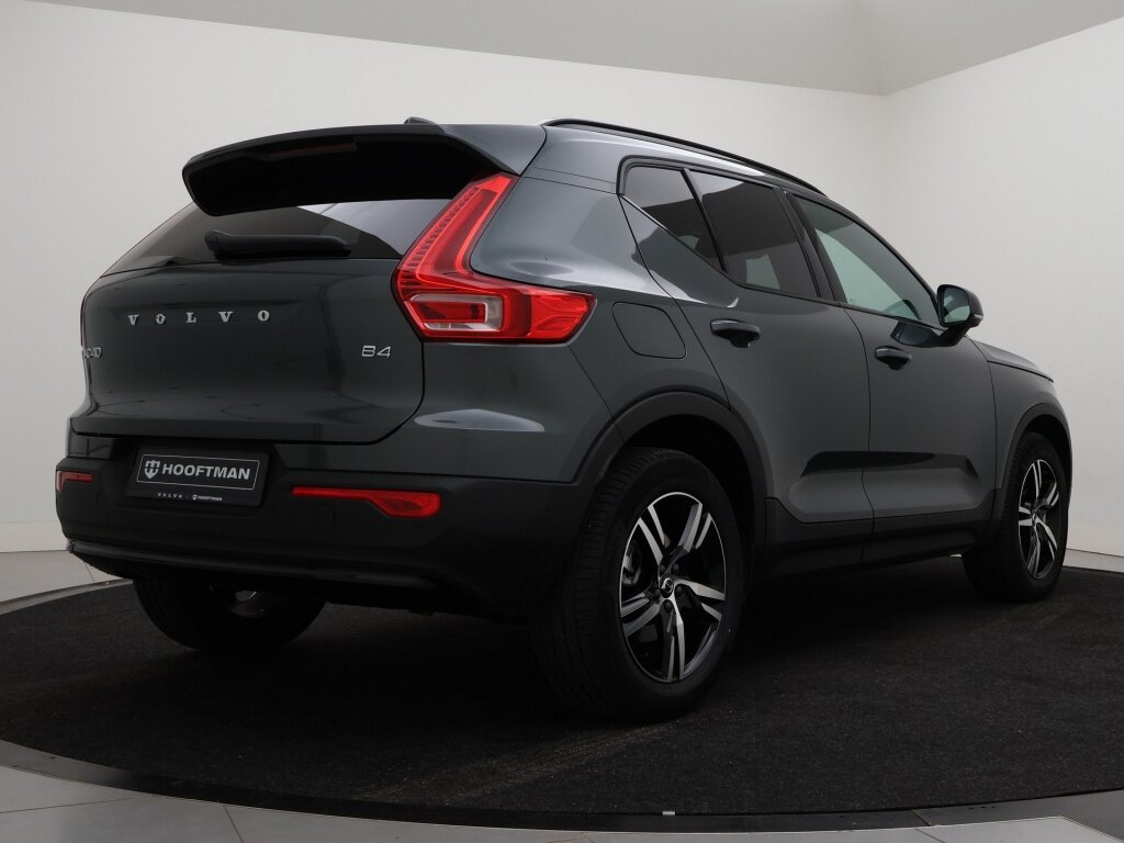 Volvo XC40 B4 AUT(7) PLUS DARK SCHUIFDAK HARMAN KARDON TREKHAAK CAMERA - Afbeelding 4