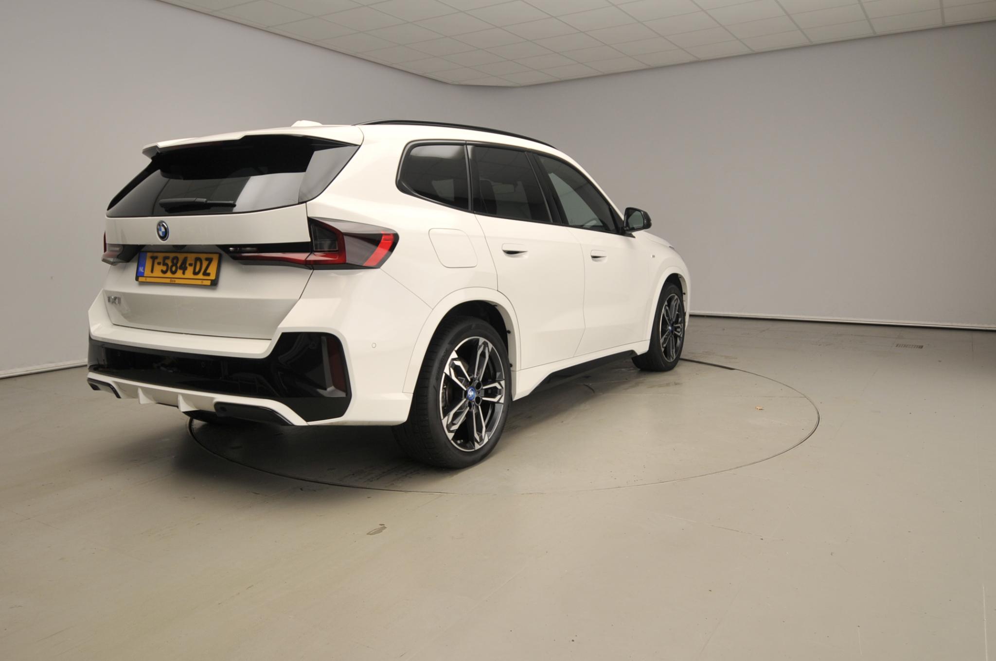 BMW iX1 xDrive30 - Afbeelding 2