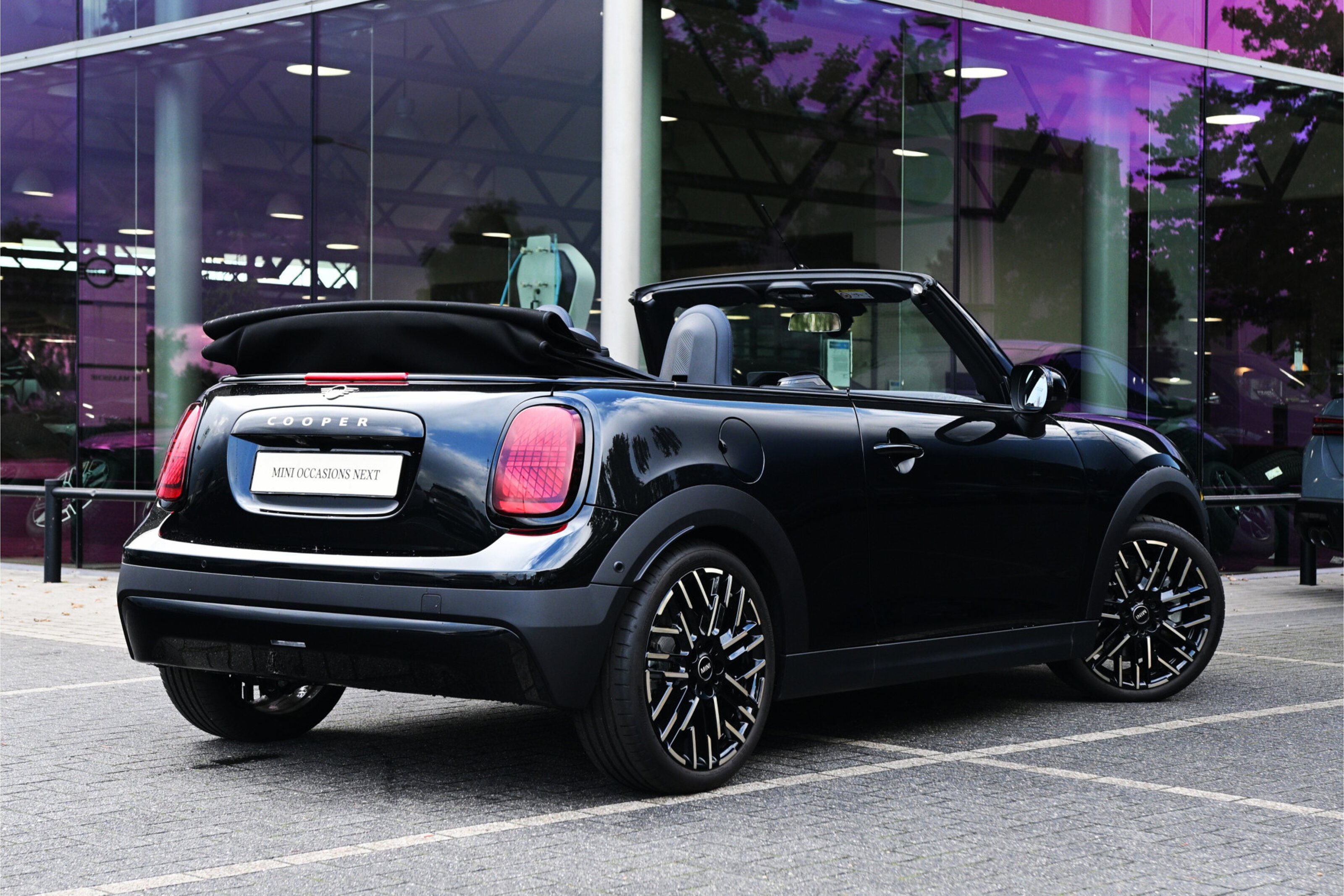 MINI Cooper Cabrio C Automaat / Favoured / Pakket L
