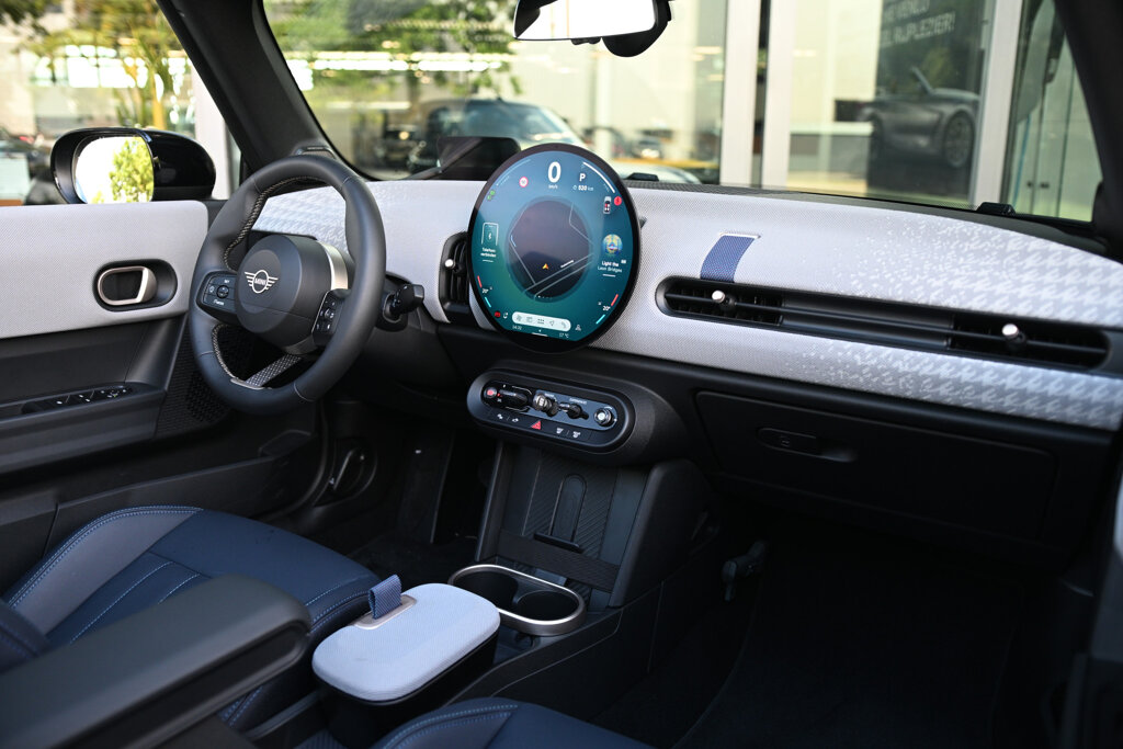 MINI Cooper Cabrio 4