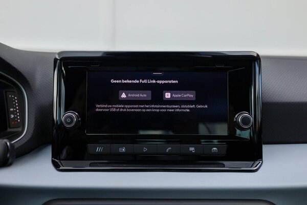 Apple Carplay/Android Auto Apple Carplay/Android Auto