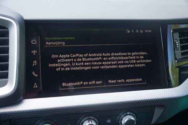 Apple Carplay/Android Auto Apple Carplay/Android Auto