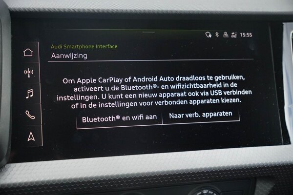 Apple Carplay/Android Auto Apple Carplay/Android Auto