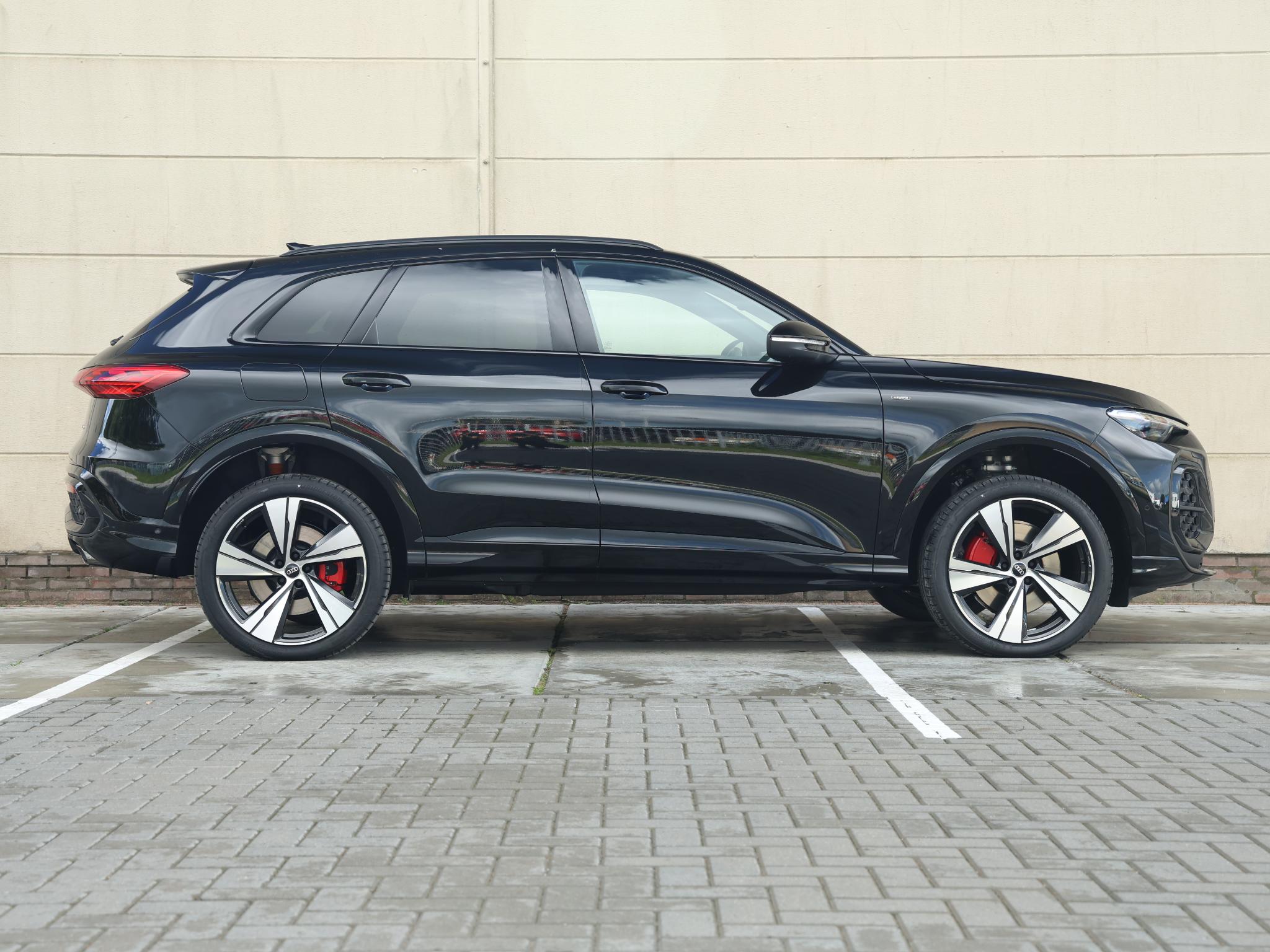 Audi Q5 S edition Competition e-hybrid 367 PK SUV