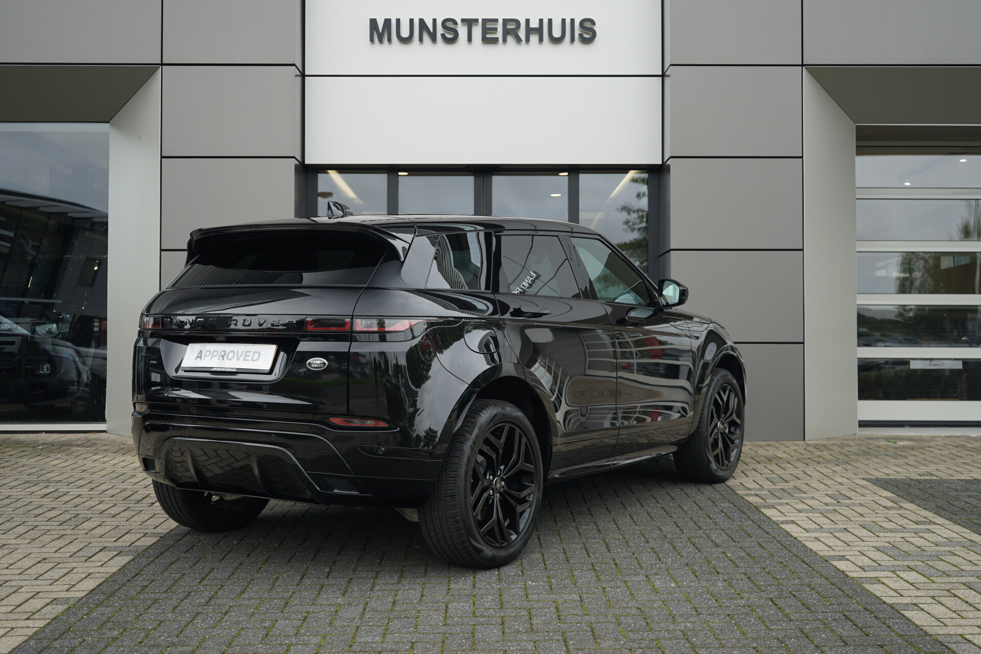Land Rover Range Rover Evoque P300e AWD R-Dynamic SE