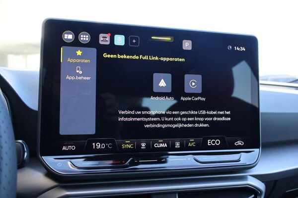 Apple Carplay/Android Auto Apple Carplay/Android Auto