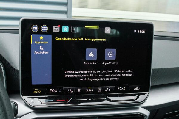Apple Carplay/Android Auto Apple Carplay/Android Auto