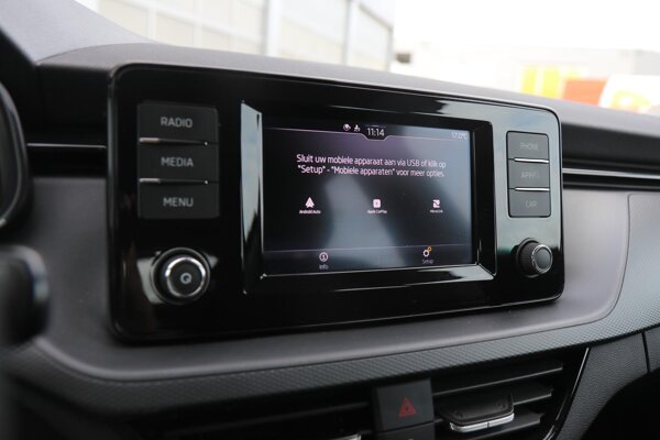 Apple Carplay/Android Auto Apple Carplay/Android Auto