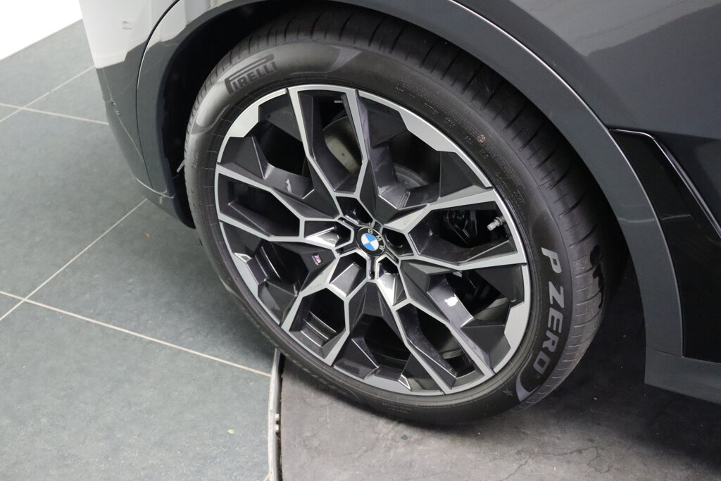 BMW X7 6