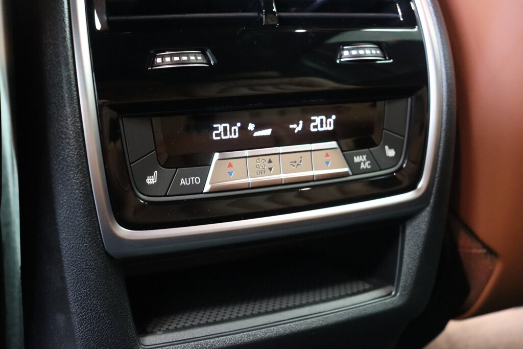 BMW X7 29