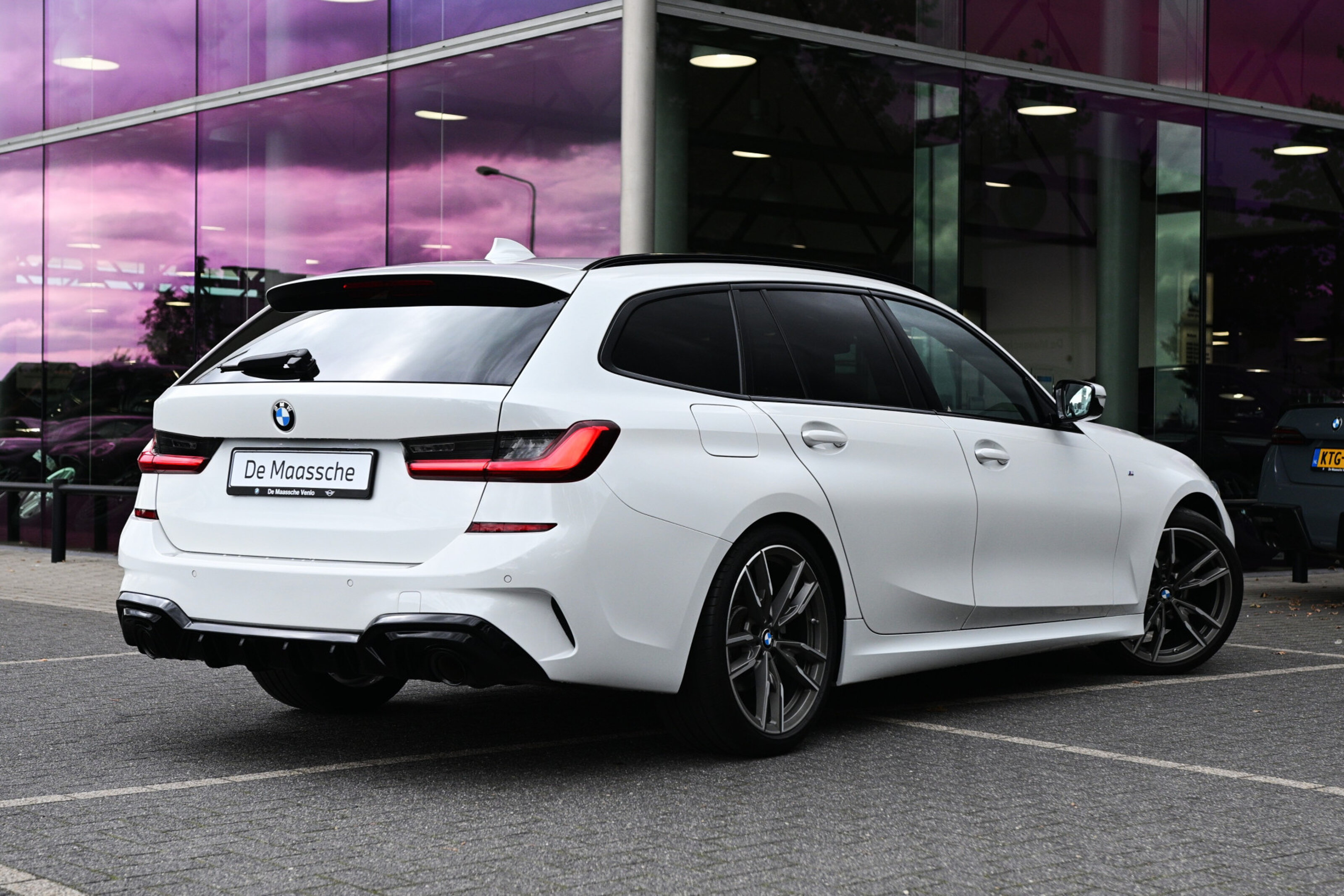 BMW 3 Serie Touring 320i Executive Edition M Sport Automaat