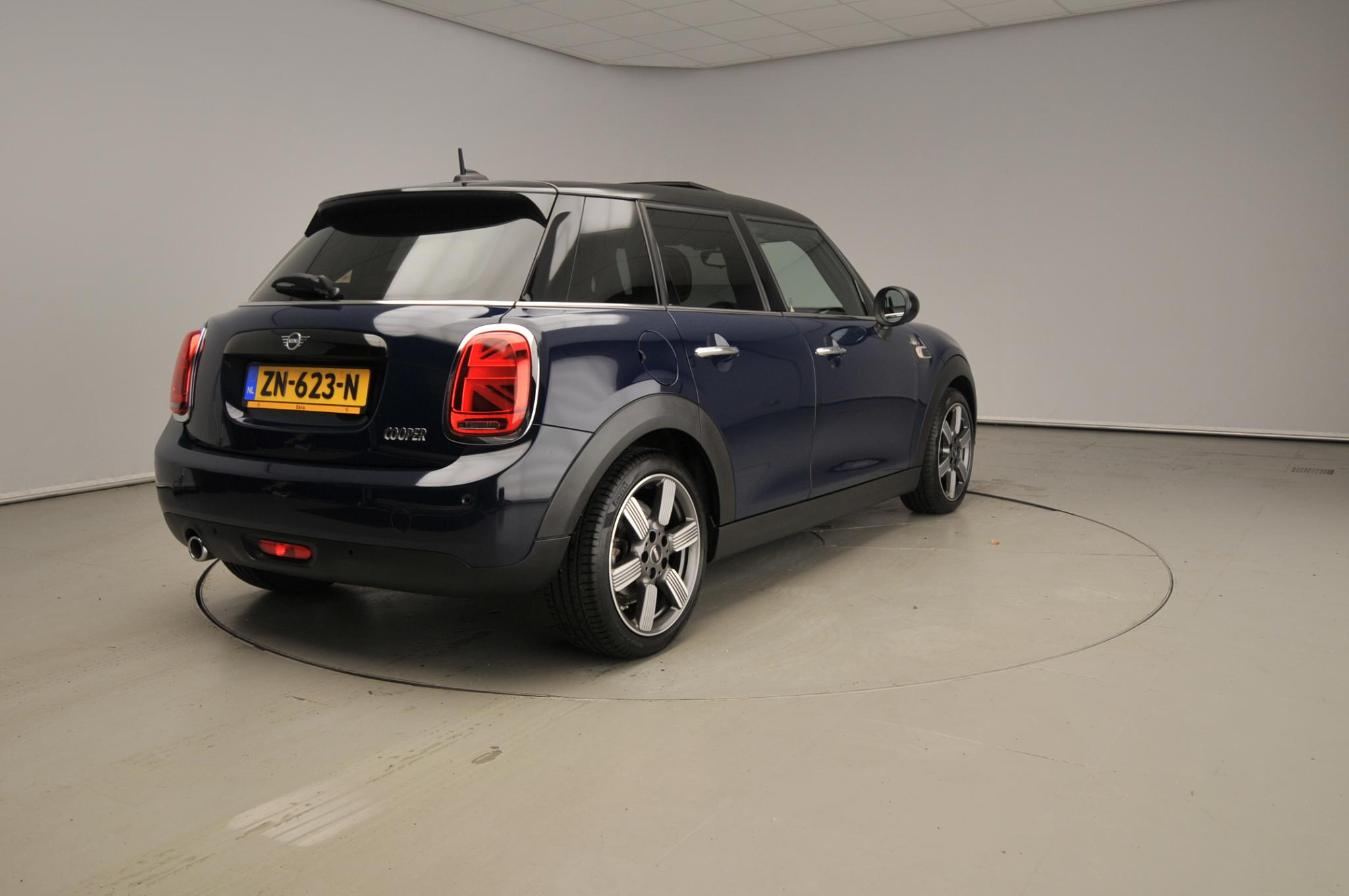 MINI 5-Deurs 1.5 Cooper 60 Years Edition - Afbeelding 2